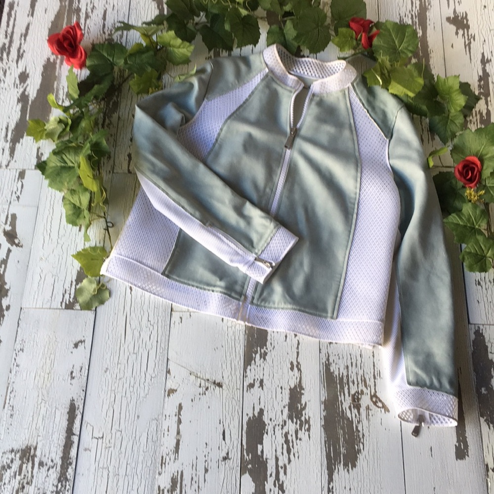 Elie Tahari pale blue suede Coat 💋